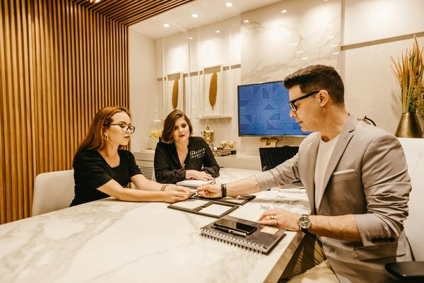 Essential branding tactics for uk fitness coaches to build a compelling personal identity